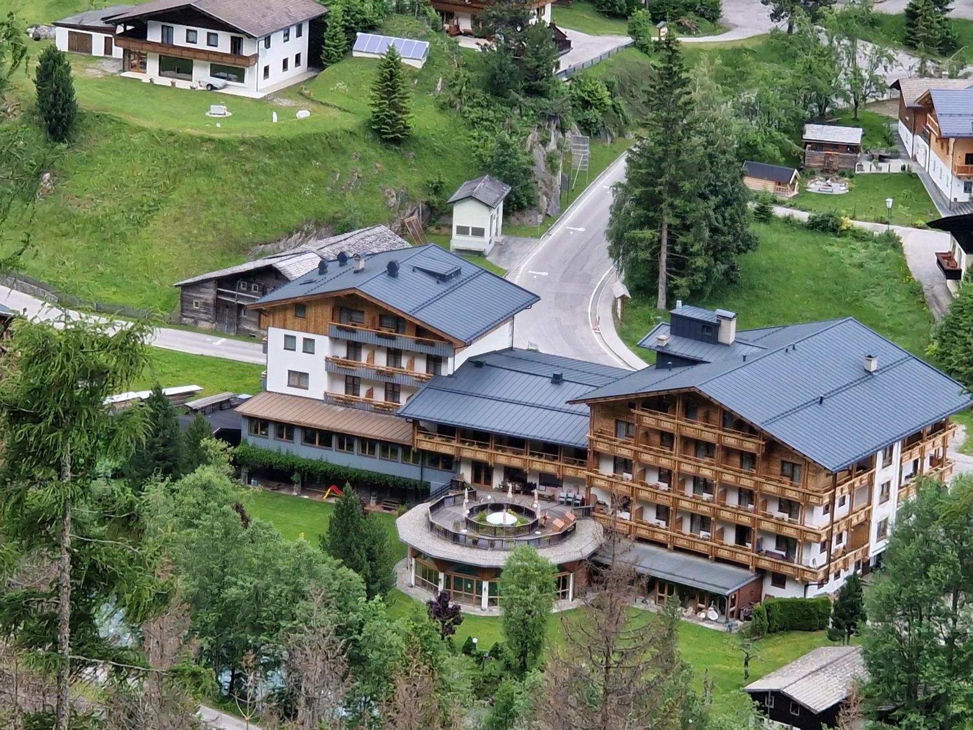 Hotel Kaerntnerhof Heiligenblut Exterior foto